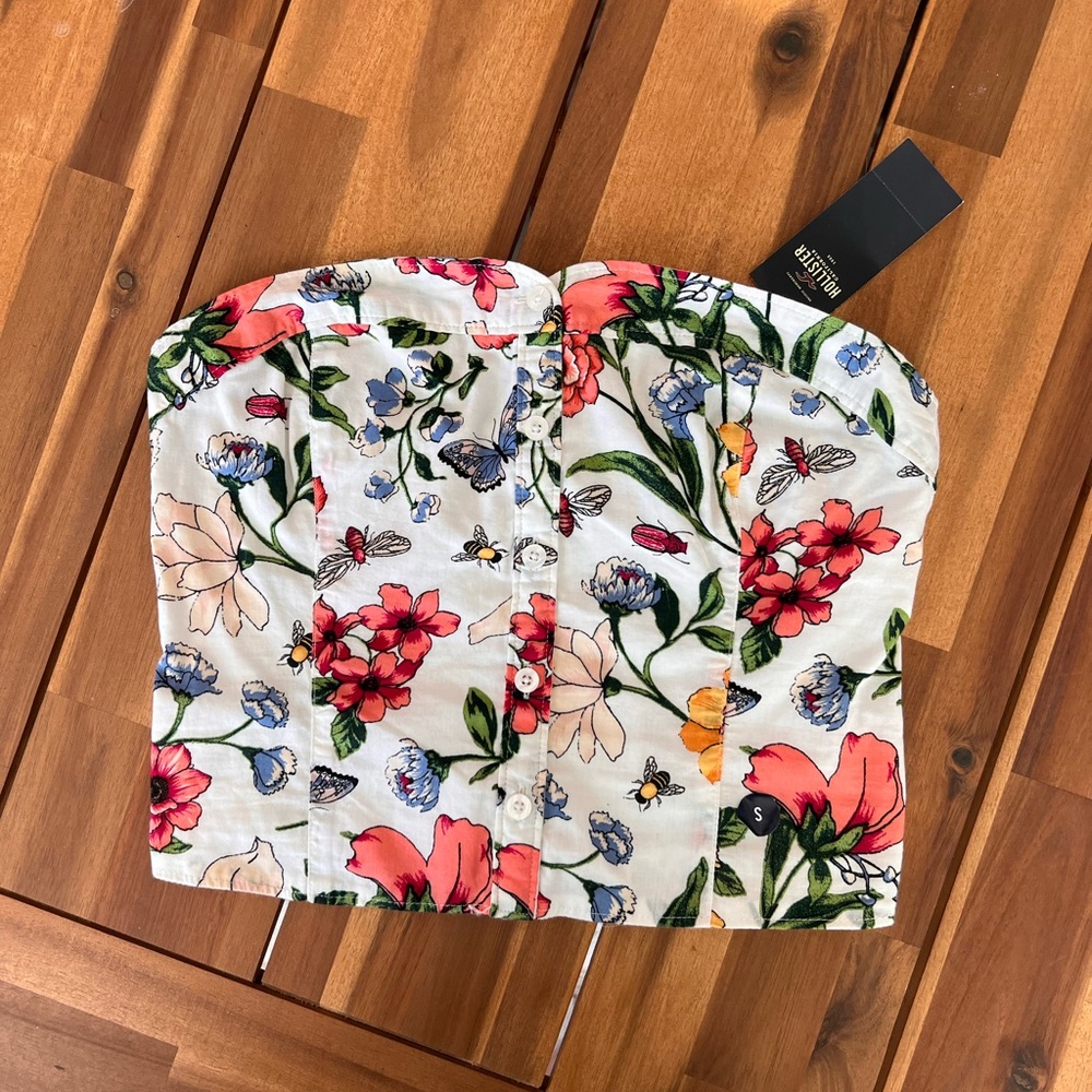 Beautiful top! NWT. 🌺